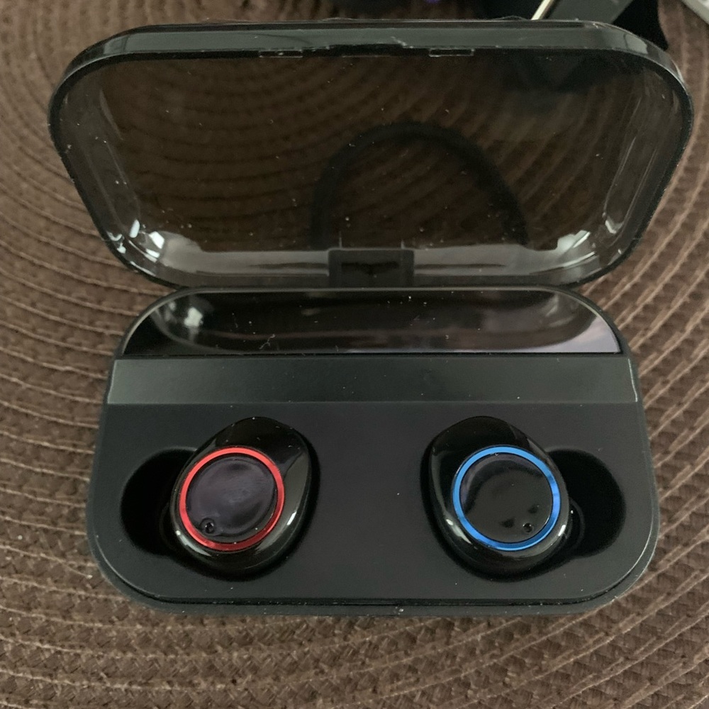 Wireless ear bud